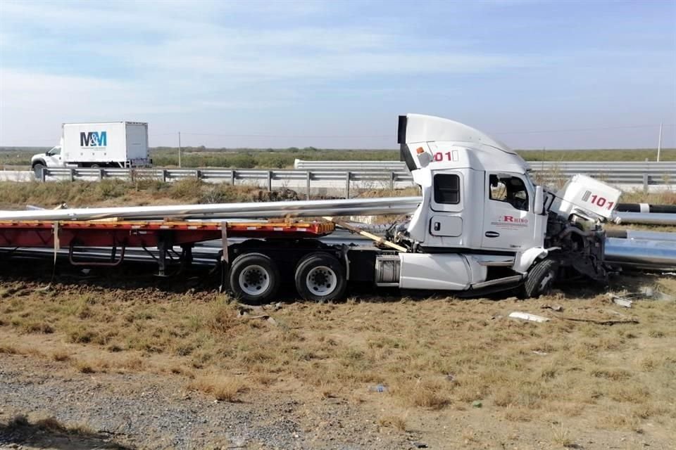 De acuerdo con las autoridades, los hechos se registraron alrededor de las 6:30 horas de este viernes en el kilómetro 172 de la Autopista a Nuevo Laredo.