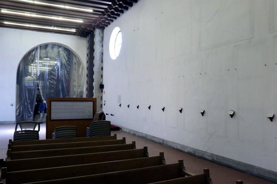 De la sala Cardenal Newman fueron descolgadas las pinturas con escenas de la vida de San Felipe Neri, del pintor Antonio de Torres.