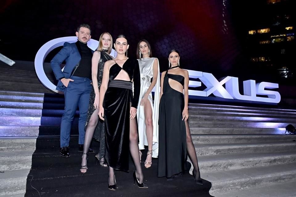 Celebran la llegada de Lexus a México con una gala fashion en el Museo Soumaya.