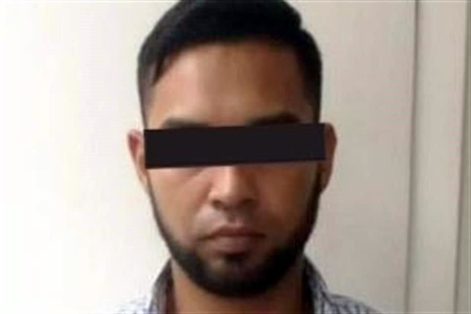 Julio Adrián, de 32 años, fue detenido inicialmente armado.