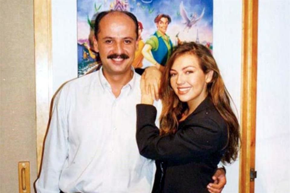Con Thalía trabajó en el doblaje de los temas de Anastasia.