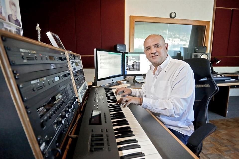 'La música siempre la he visto como un regalo de Dios y la vivo intensamente. Es una pasión desbordada'.