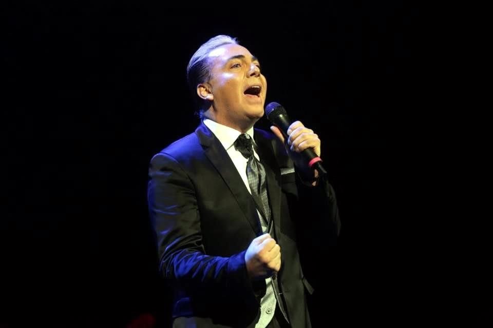 Cristian Castro fue adorado ayer por los fans que acudieron a su show en la Arena Monterrey.