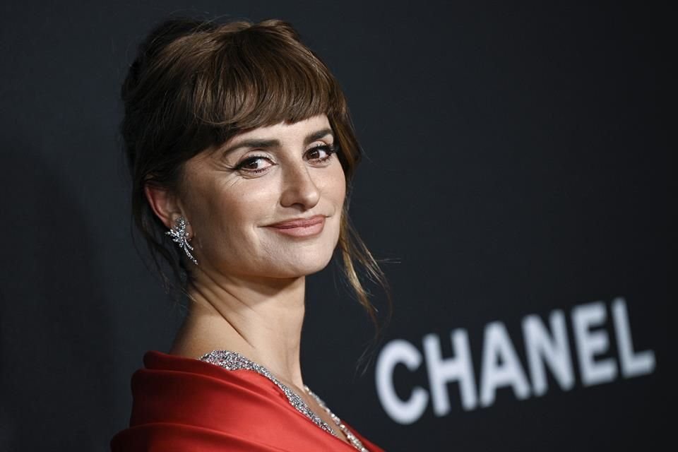 Penélope Cruz está agradecida por el homenaje a su carrera en el MoMA de Nueva York, aseguró que no estaría ahí de no ser por los directores que la ayudaron a crecer.