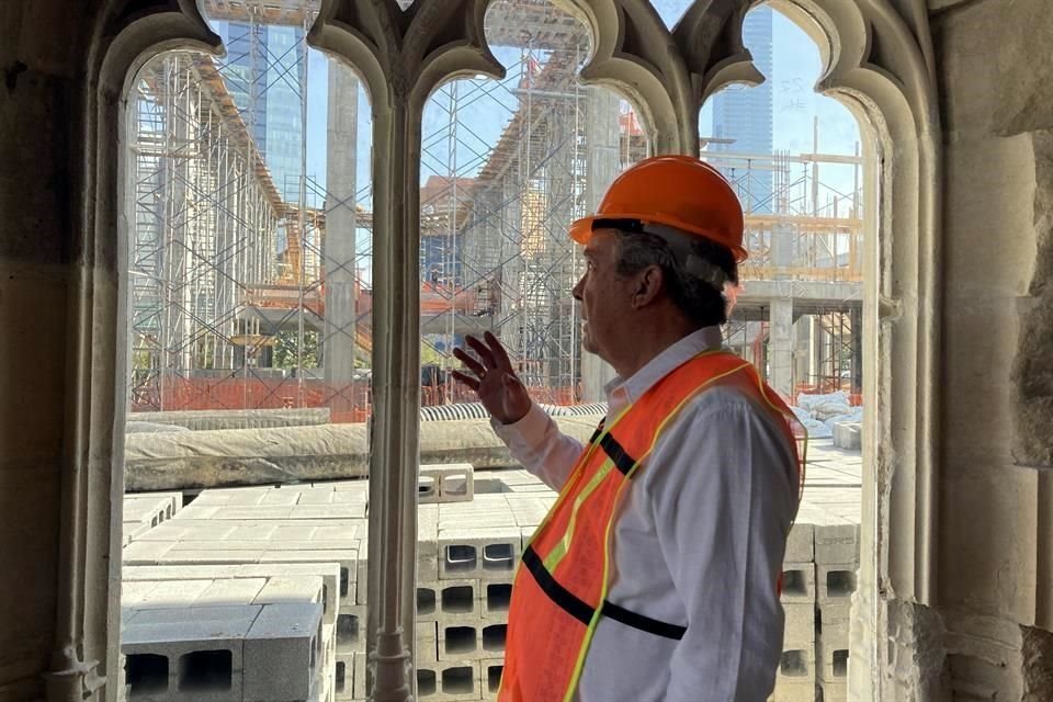 Mauricio Fernández señaló que ya están instalados  la mayoría de los techos mudéjar y los arcos góticos.
