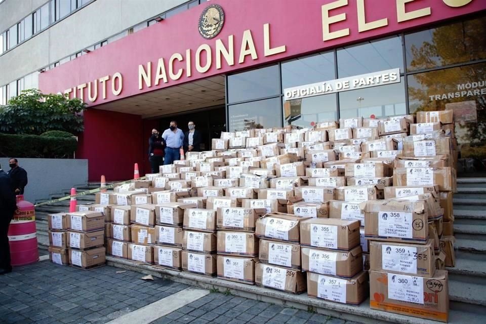 El INE indicó que han encontrado 306 mil 153 inconsistencias, hasta ahora, la mayoría de ellas detectadas en firmas recabadas a través de la aplicación.