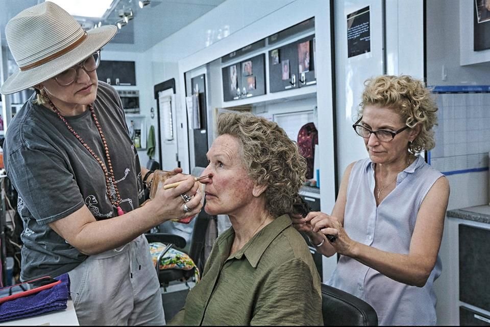 Con 35 años de labor, Eryn (aquí, con Glenn Close) aspira a ganar por Mejor Maquillaje y Peluquería en 'Hillbilly, Una Elegía Rural'.