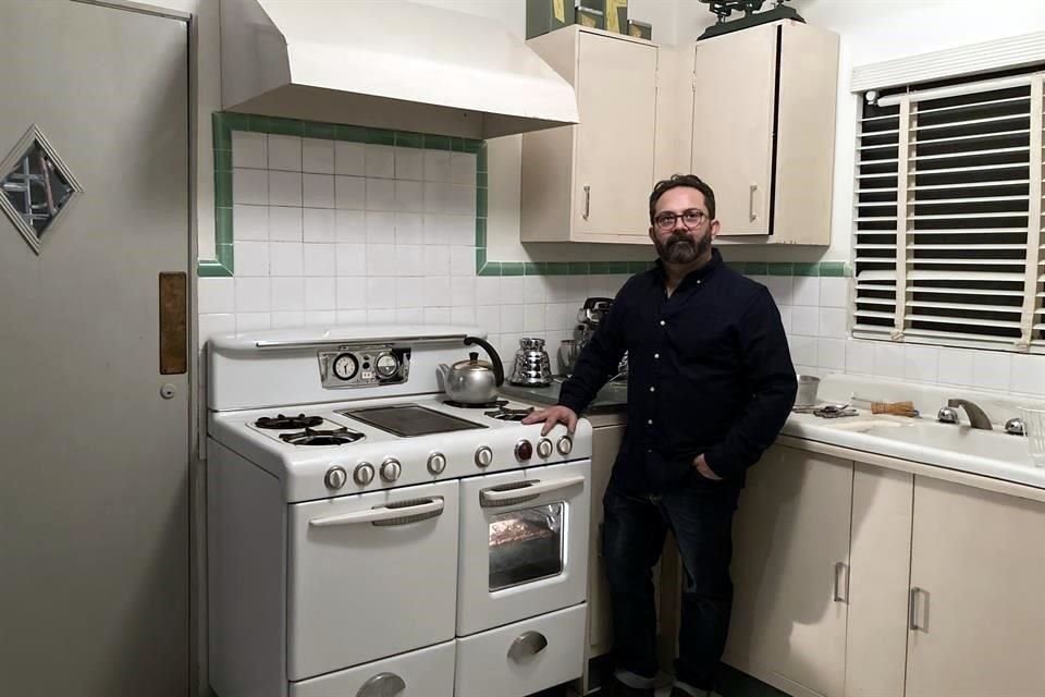También se exhibe la recreación de una cocina de la década de los 50, instalación con la que el artista ganó la Bienal Femsa, en el 2005.