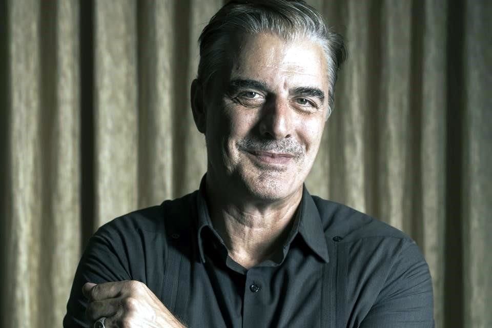 Chris Noth, estrella de 'Sex in the City', es acusado por una tercera mujer de agresión sexual; su esposa está 'muy molesta'.