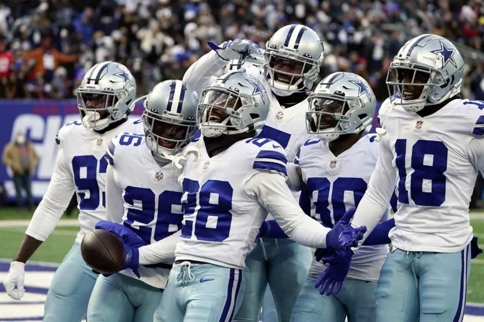 El safety Malik Hooker (28) celebra tras interceptar un pase de Mike Glennon.