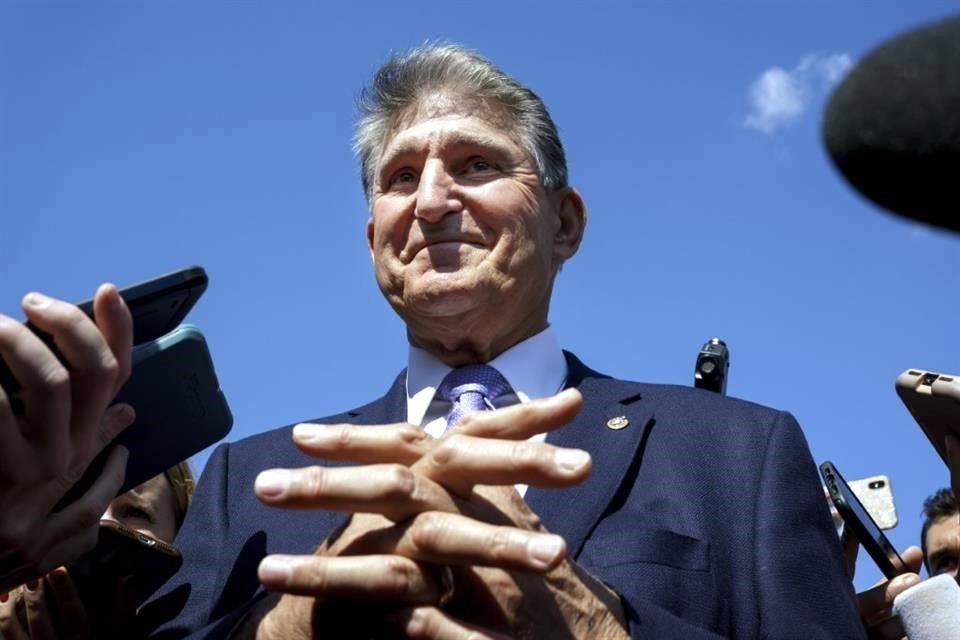 El senador Joe Manchin sorprendió el domingo a la Casa Blanca y a sus compañeros demócratas al anunciar su oposición a un paquete impuestos y gastos propuesto por la administración de Biden.