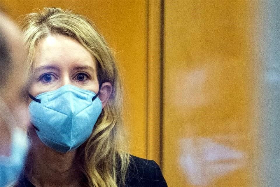 Elizabeth Holmes, fundadora de Theranos, fue acusada de 11 cargos de fraude y asociación ilícita.