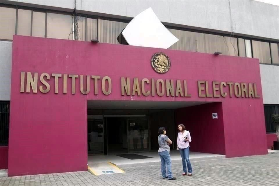 Comisión de Receso de la Corte ordenó al INE seguir adelante con el proceso para organizar la consulta de revocación de mandato de AMLO.