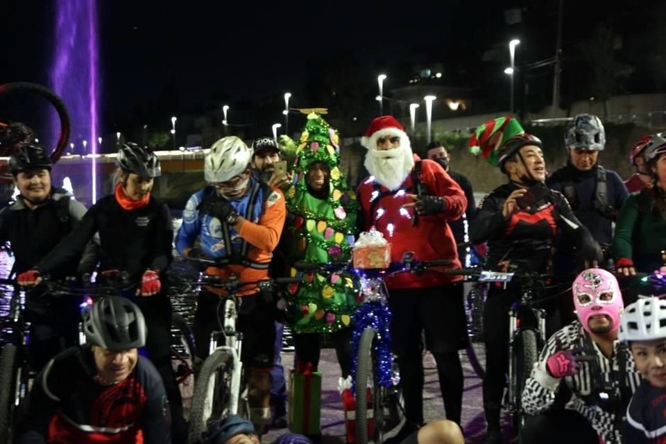 En San Pedro, incluso, un grupo de ciclistas denominado Correcaminos hizo anoche su última rodada del año con un concurso de Navidad.