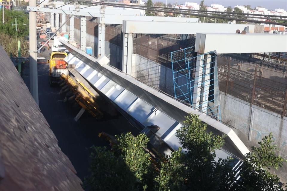 La 'ballena' era trasladada para ser utilizada en las obras del Trolebús Elevado