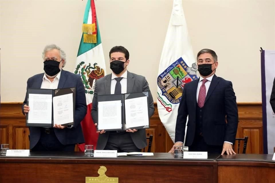 Por Nuevo León firmó el Gobernador Samuel García; por el Gobierno Federal asistió el Subsecretario de Derechos Humanos, Alejandro Encinas.
