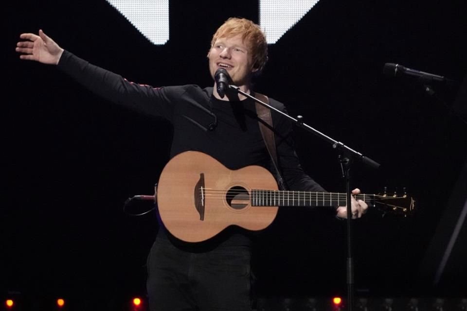 La canción 'Shape of You' de Ed Sheeran rompe récord en ser la canción más escuchada en Spotify al tener tres mil millones de reproducciones.