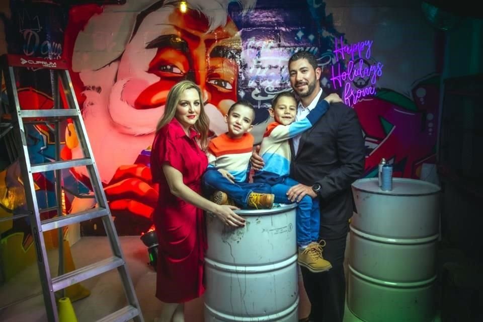 TATIANA SILLER DE MALDONADO<br>Y RICARDO MALDONADO GARCÍA<br>CON RICARDO Y DIEGO<br>MALDONADO SILLER