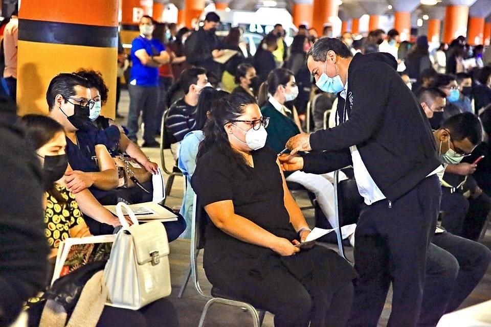 Hasta ayer, el 88% de la población adulta del País ha recibido al menos una vacuna contra Covid-19. En Monterrey se aplicó la tercera dosis de refuerzo.