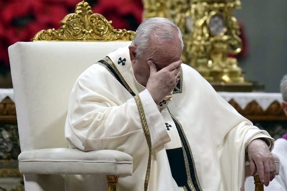 El Papa Francisco presidió la tradicional misa de Nochebuena.
