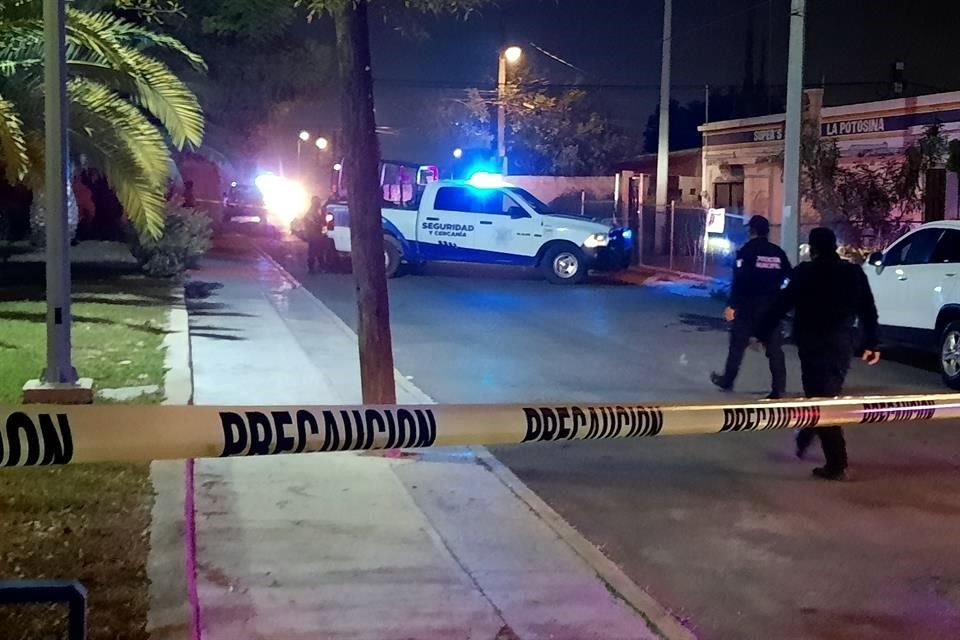 El hombre fue atacado a balazos en la Colonia López Mateos, en Santa Catarina.