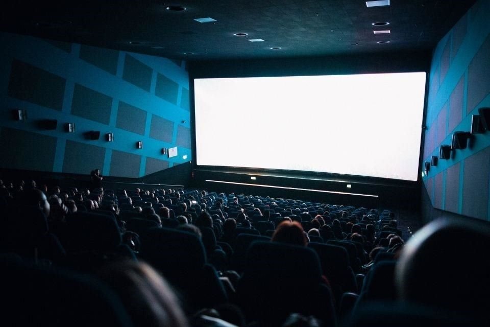 Bélgica revocó algunas medidas restrictivas en cines, teatros y salas de conciertos, debido a la pandemia por Covid-19.