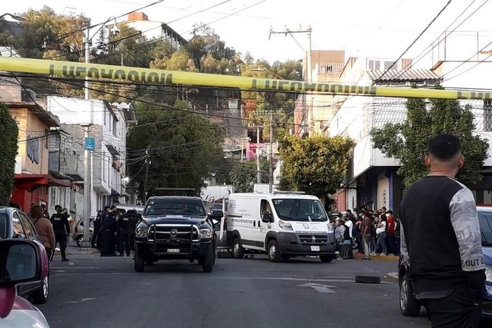 Tras recibir alrededor de 15 balazos, un hombre perdió la vida en la calle Matamoros esquina con La Paz, en El Peñón de los Baños.