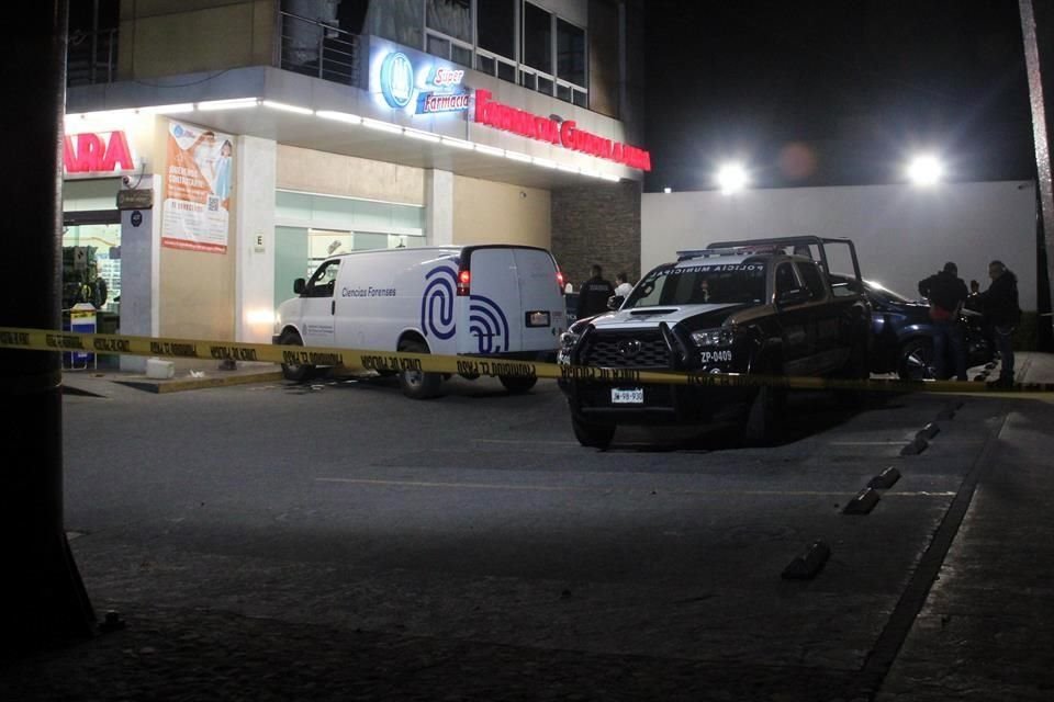 La noche del 30 de diciembre fue asesinado un indigente afuera de una farmacia en Zapopan.