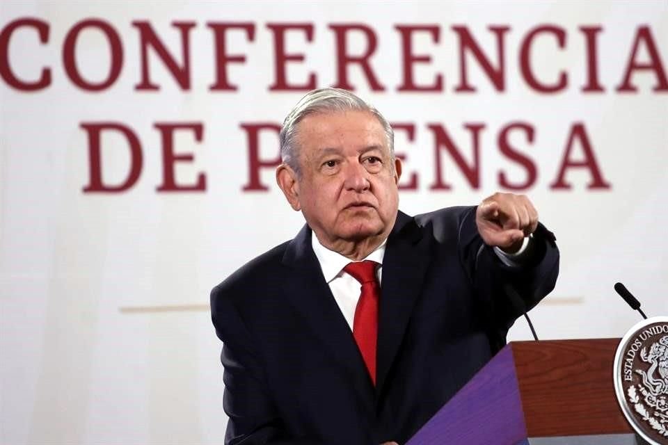 Informes obtenidos por hackers revelan que AMLO ha sido diagnosticado con gota, hipotiroidismo y 'angina inestable de riesgo grave'.