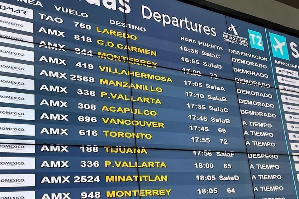 Entre los vuelos retrasados de hoy se encuentra uno hacia Monterrey, que fue demorado al menos 3 horas y 50 minutos, según los inconformes, de las 17:00 a las 20:50 horas.