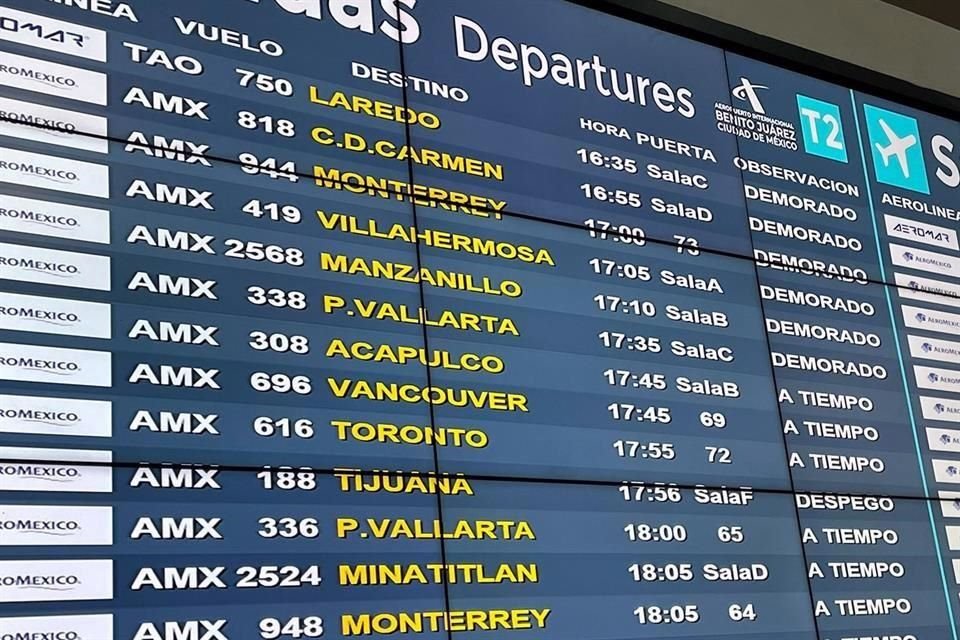 Entre los vuelos retrasados de hoy se encuentra uno hacia Monterrey, que fue demorado al menos 3 horas y 50 minutos, según los inconformes, de las 17:00 a las 20:50 horas.