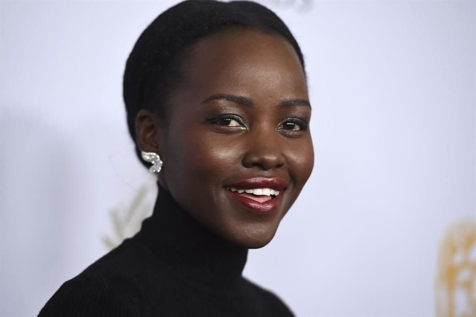 La actriz ganadora del Óscar, Lupita Nyong'o, anunció en sus redes sociales que dio positivo a coronavirus; canceló promoción de 'The 355'.