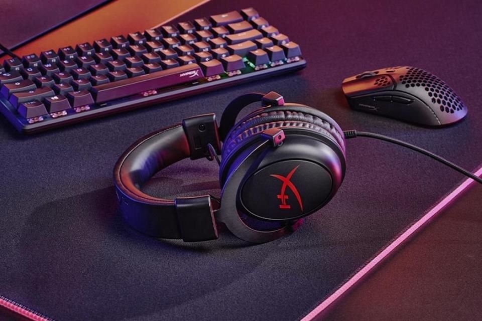 Los audífonos HyperX Cloud Core tienen soporte a DTS Headphone:X para desplegar sonido espacial 3D más preciso e incluyen un micrófono de cancelación de ruido.