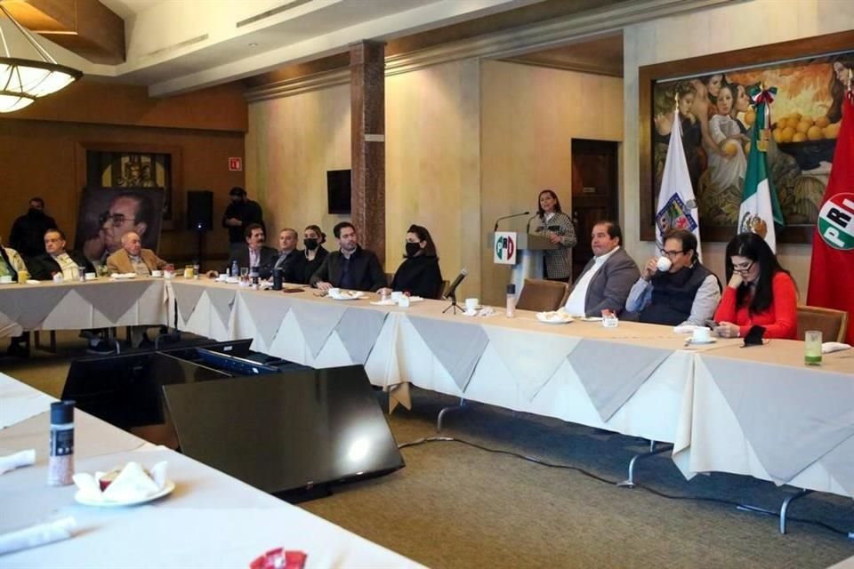 El encuentro fue encabezado por el líder del PRI estatal, José Luis Garza Ochoa, y la Alcaldesa de Guadalupe, Cristina Díaz, así como Atala Martínez, hija del ex Gobernador.