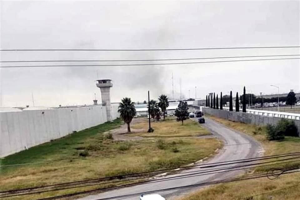 Tras una riña entre reos en el Penal de Apodaca, al menos 25 de ellos resultaron lesionados.
