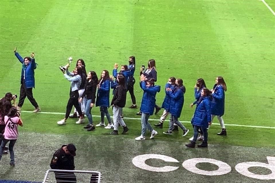 Las albiazules festejaron en su cancha con su afición el título ganado ante Tigres.