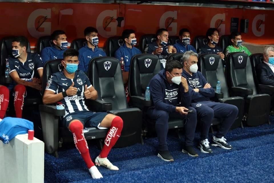 Javier Aguirre dejó a algunos de sus titulares en la banca, como a Celso Ortiz, Jesús Gallardo, Rogelio Funes Mori y Stefan Medina.