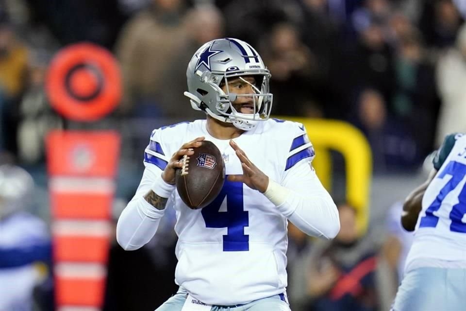 Dak Prescott batió una marca de pases de anotación que le pertenecía a Tony Romo.