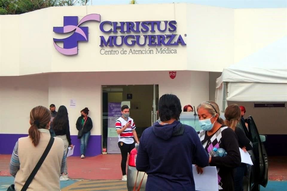 Alejandro Molina fue a aplicarse una prueba de Covid-19 al módulo de Christus Muguerza, en Paseo de los Leones, con la esperanza de salir negativo.