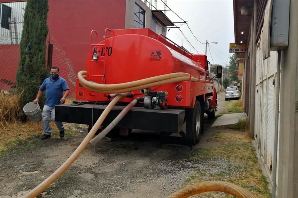  Ante afectaciones por la peor sequía en 30 años, autoridades determinaron necesario un programa emergente de suministro de agua potable con pipas, en Tlalpan.