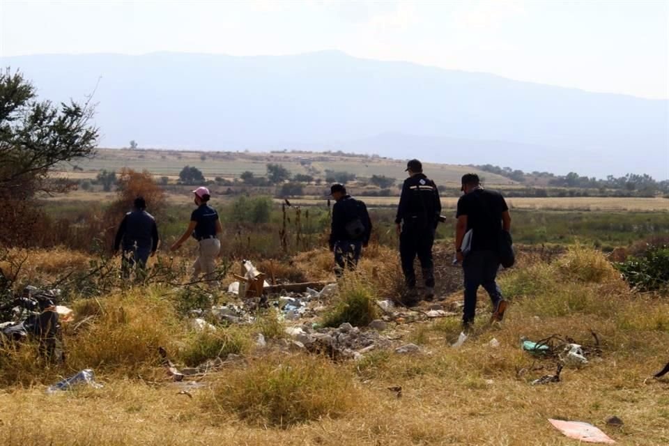 El cadáver estaba calcinado de la cintura hacia arriba y estaba abandonado en un baldío, cerca de donde detuvieron a los presuntos homicidas el lunes.