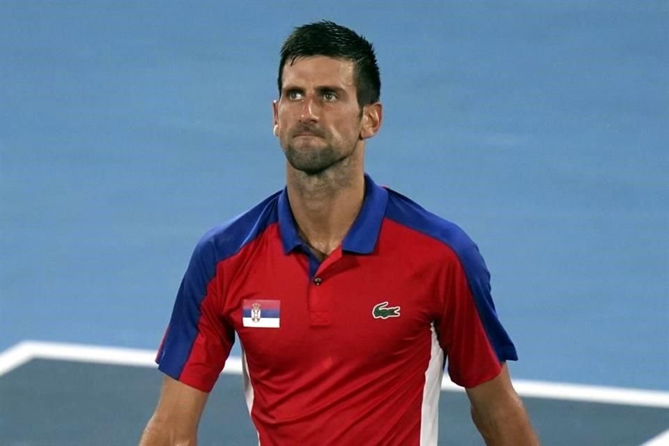 Djokovic reconoció que cometió errores de criterio al asistir a entrevistas mientras esperaba el resultado de su prueba PCR.