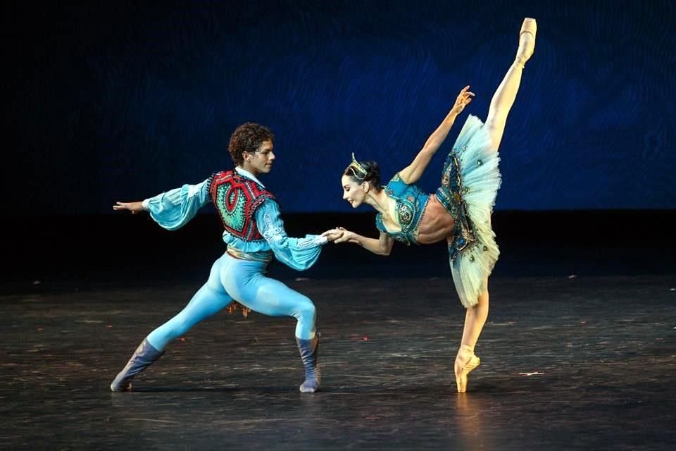 La pareja Hernández-Rojo durante la gala 'Despertares' de 2016, interpretando 'Le Corsaire'.