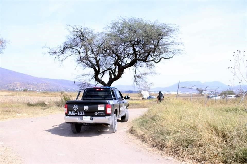 Elementos de la Policía de Tlajomulco descubrieron el cadáver cuando realizaban su recorrido de vigilancia por la población de Buenavista.