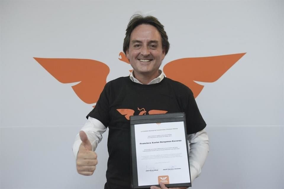 El cantante Francisco Xavier Berganza se registró como precandidato de Movimiento Ciudadano a la Gubernatura de Hidalgo.