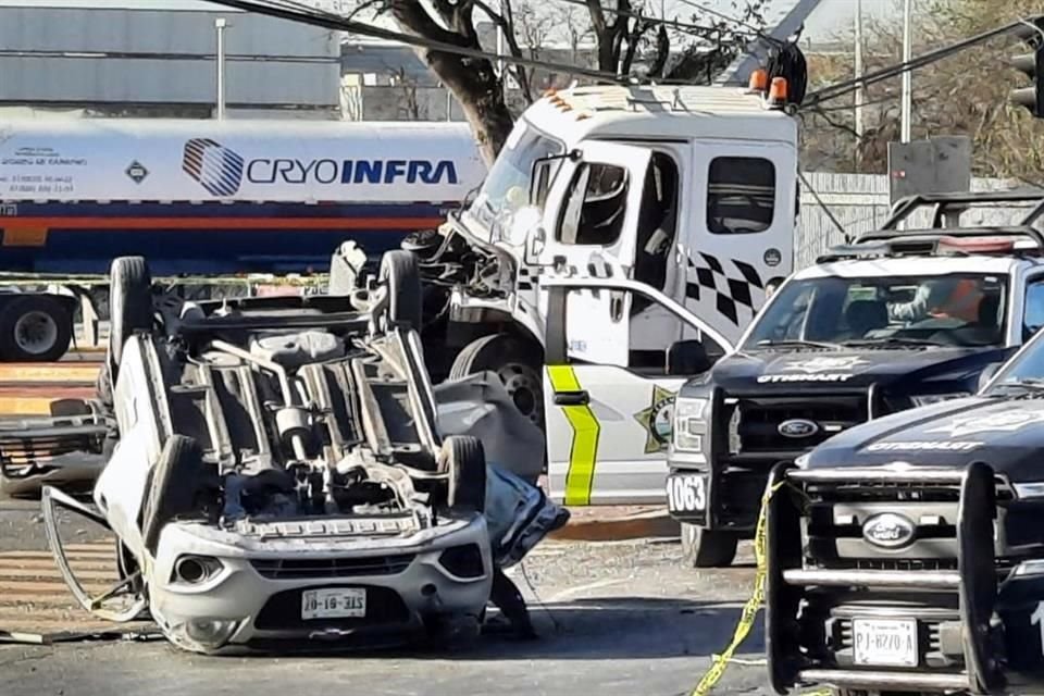 El fatal accidente se reportó a las 9:00 horas en el Bulevar Carlos Salinas de Gortari y Estardo Guajardo, a la altura de la Plaza El Molino.