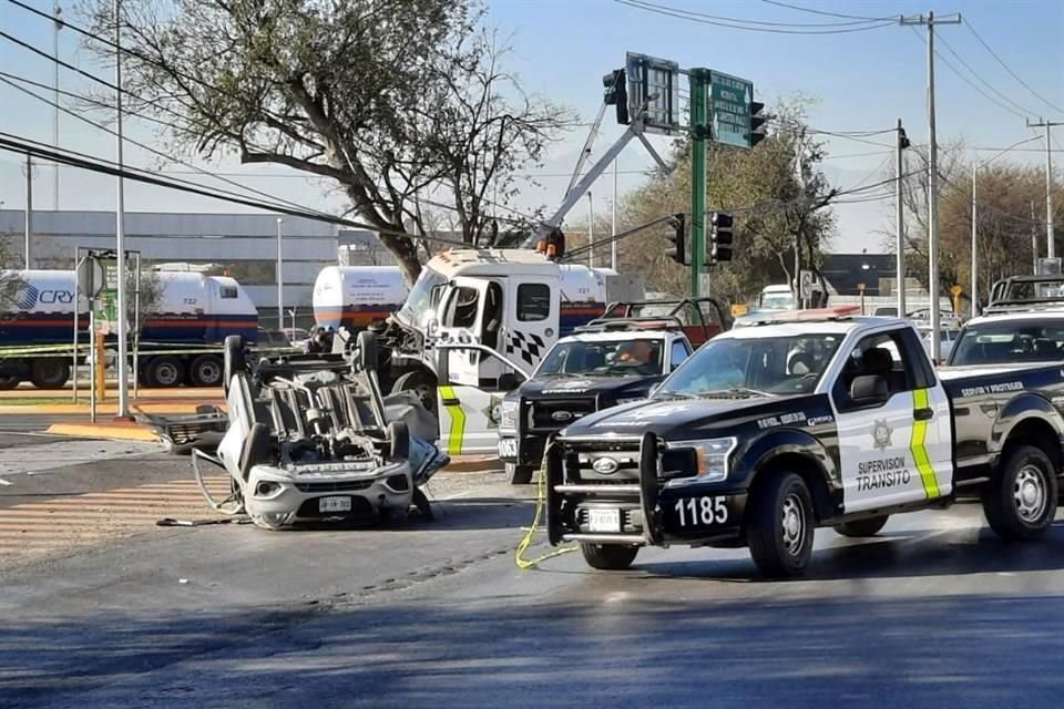 El fatal accidente se reportó a las 9:00 horas en el Bulevar Carlos Salinas de Gortari y Estardo Guajardo, a la altura de la Plaza El Molino.