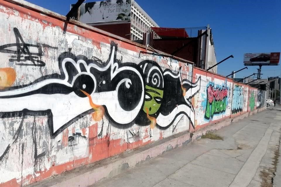 En Colinas de San Jerónimo, el arte urbano resta imagen a la colonia.