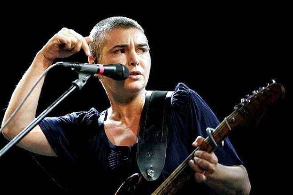 La cantante irlandesa Sinéad O'Connor realizó una ceremonia hindú como parte del funeral de su hijo Shane, quien fue hallado sin vida.