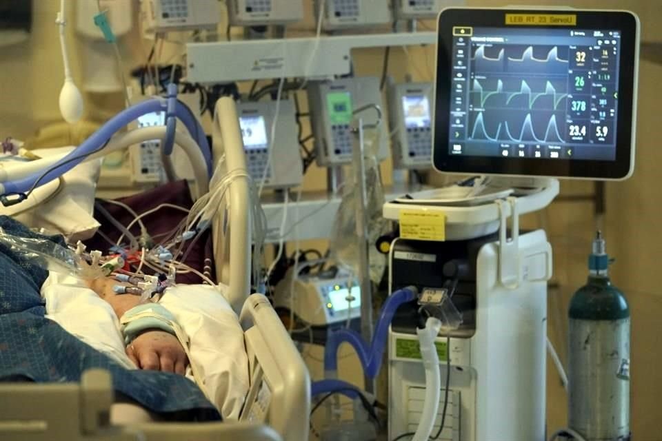 Además de los contagios, las hospitalizaciones están empezando a aumentar en el país.